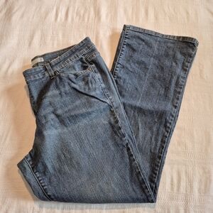 Levi's women's size 18, 590 boot cut jeans, lots of stretch, VGUC